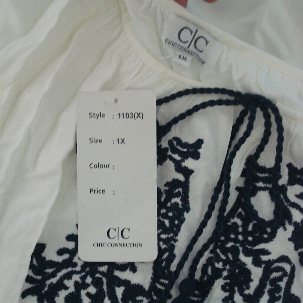 CHIC CONNECTION Dress Women's Size 1X White Blue Embroidery Bell Sleeve Boho NWT - Picture 4 of 9